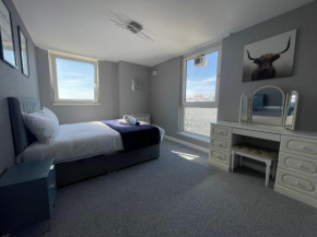 NEW 2 BED FLAT/2 BATH SEAFRONT SLEEP 4